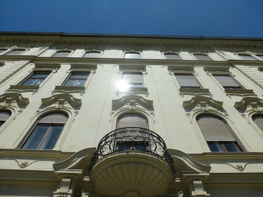Dachgeschoss - 2 sanierte Wohneinheiten in einem wunderschönen Jugendstilhaus sowie KFZ-Tiefgaragenabstellplätze in absoluter Bestlage, direkt gegenüber der Karl-Franzens-Universität - - Bild
