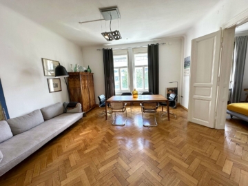 Wunderschöne Altbauwohnung mit zwei Zimmer und einer extra Küche samt Balkon in absoluter Bestlage in St. Leonhard – Provisionsfrei, 8010 Graz, Wohnung
