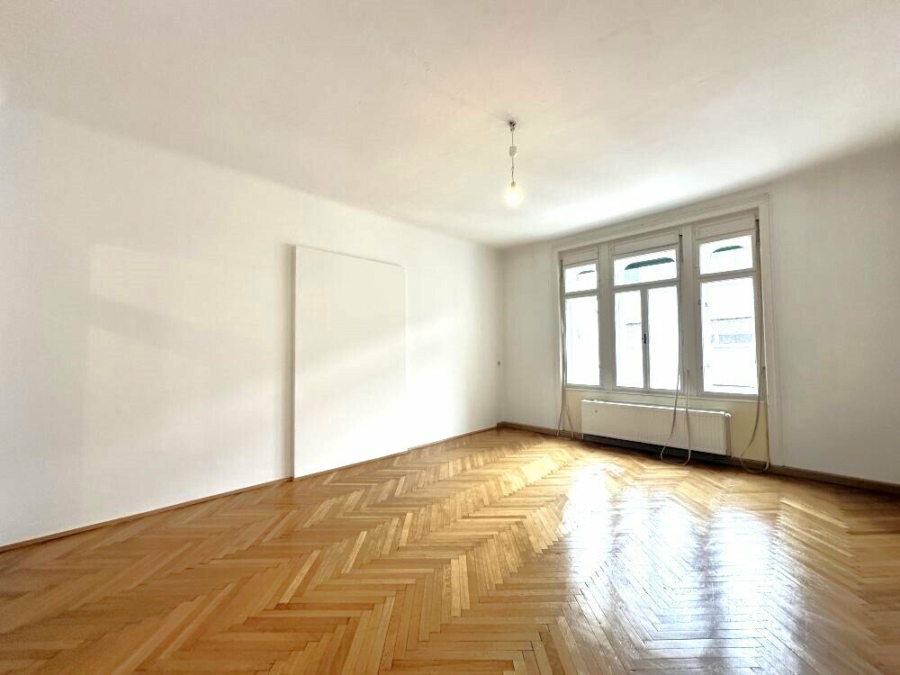 Provisionsfrei! Schöne WG-geeignete 5-Zimmer-Altbauwohnung mit separater Küche und Balkon in bester Lage, nähe der Karl Franzens Universität – 5er WG geeignet - Bild