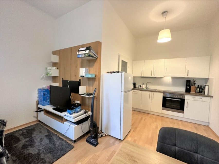 Provisionsfrei - Helle, gemütliche 2 Zimmer Altbauwohnung in zentraler Lage und Uni-Nähe - Bild