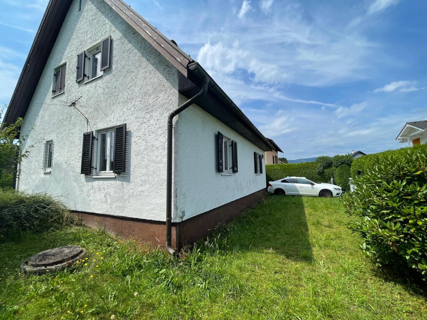 Sanierungsbedürftiges Einfamilienhaus mit Ausbaupotential und Nebengebäude - sowohl auch als Bauträgergrundstück nutzbar mit einer ansprechenden Planung von 6 Wohneinheiten