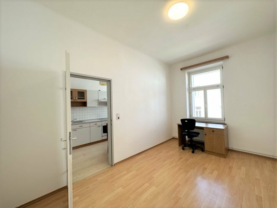 Stilvolle 2-Zimmer-Altbauwohnung mit separater Küche und rd. 45m² Eigengarten in zentraler Grazer Lage nähe Augarten - Bild