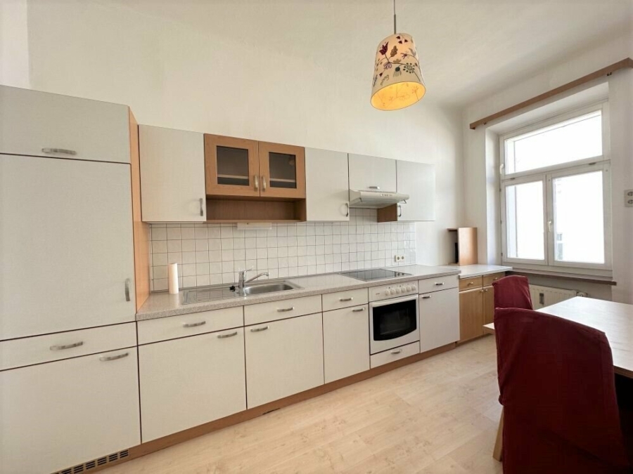 Wunderschöne 2-Zimmer-Altbauwohnung mit separater Küche und rd. 45m² Eigengarten in zentraler Grazer Lage nähe Augarten - Bild