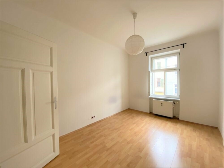 Hohe Rendite! 2,5-Zimmer-Altbauwohnung mit rd. 40m² Eigengarten in ruhiger Lage unmittelbar beim Grazer Augarten – ideal für Anleger und Eigennutzer - Bild