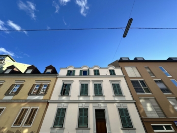 Sanierungsbedürftige 2-Zimmer-Altbauwohnung mit separater Küche und rd. 22 m² Eigengarten in zentraler Grazer Lage nähe Augarten, 8010 Graz, Wohnung