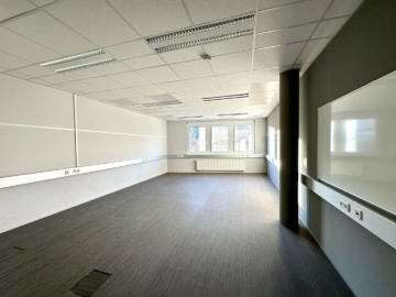 Hochwertig ausgestattete, lichtdurchflutete Bürofläche (barrierefrei!) in zentraler und frequentierter Lage im Grazer Bezirk Strassgang!, 8054 Graz, Büro/Praxis