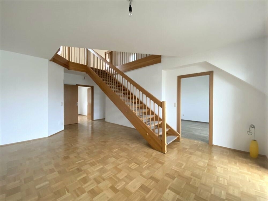 Perfekt aufgeteilte 4-Zimmer-Maisonette-Wohnung mit einer Galerie, Balkon, Dachterrasse und KFZ-Abstellplatz - PROVISIONSFREI! - Bild