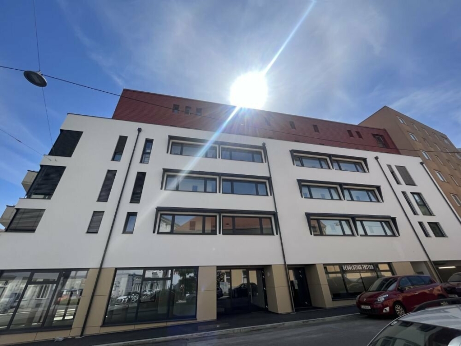 Wunderschöne 2-Zimmer-Wohnung mit idealer Raumaufteilung in zentraler Innenstadtlage mit großem Balkon - Provisionsfrei ! - Bild