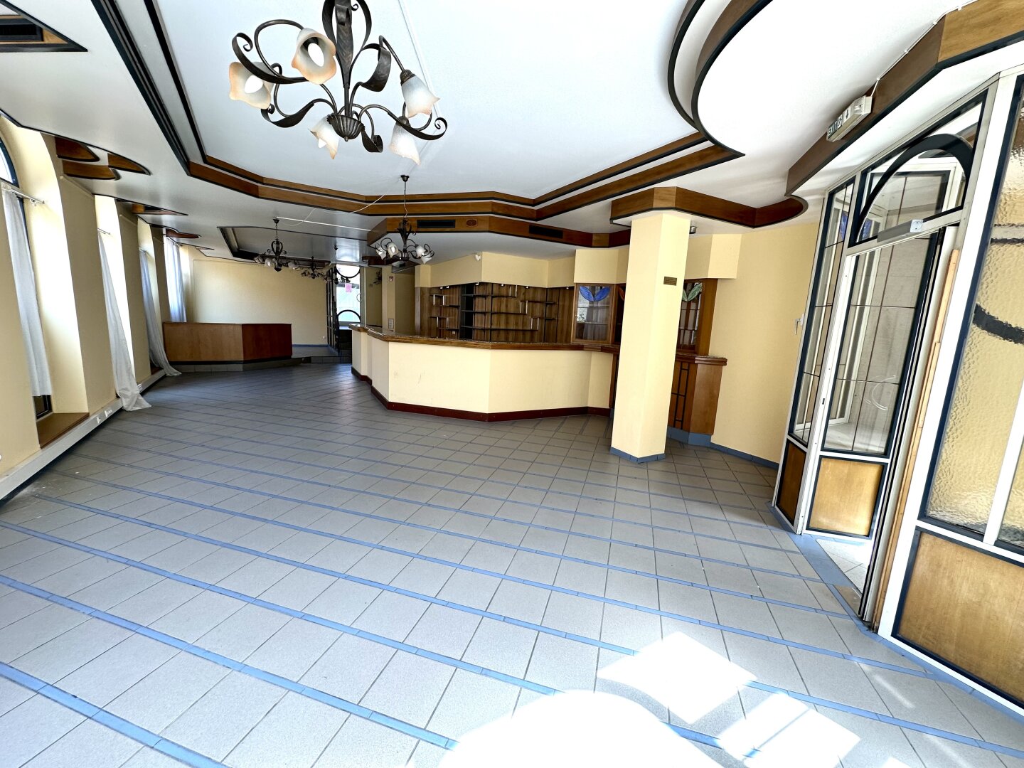 Gewerbeobjekt in bester Lage mit Gastgartenmöglichkeit direkt bei der Karl-Franzens-Universität in der Heinrichstraße im Bezirk Geidorf