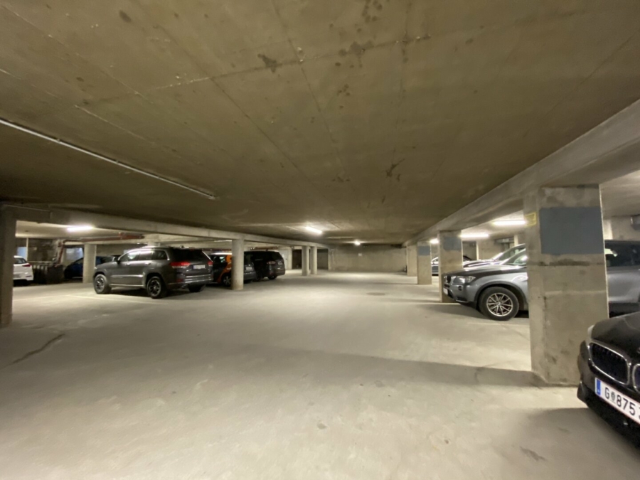 KFZ-Tiefgaragen-Abstellplatz in zentraler Lage in der St. Peter Hauptstraße zu vermieten - Bild