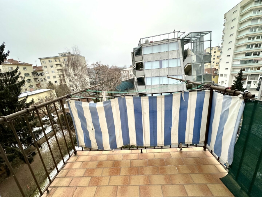 1. Monat mietfrei - Schöne 3 - Zimmer-Altbauwohnung mit Balkon nahe des Jakominiplatzes und des Augartens in Grazer Bezirk Jakomini - Provisionsfrei! - Bild