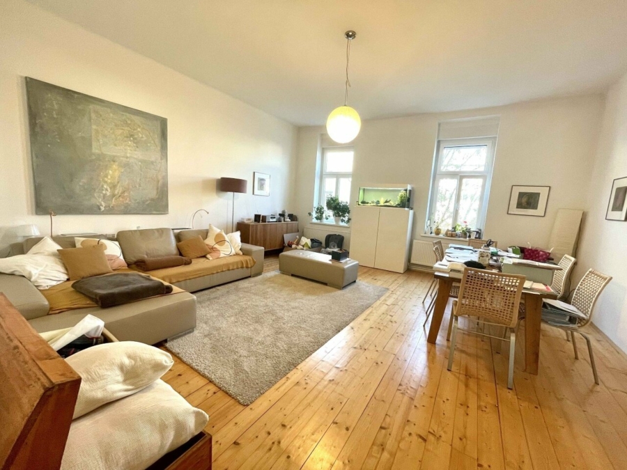 Ansprechende wunderschön sanierte 3-Zimmer-Altbauwohnung mit Balkon nahe des Jakominiplatzes und des Augartens in Grazer Bezirk Jakomini - R