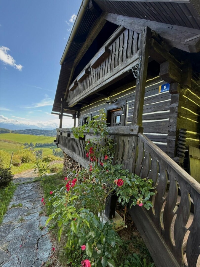 Idyllische Almhütte mit eigener Sauna auf 1.200 Meter Seehöhe mit atemberaubendem Weitblick auf die Koralm in wunderschöner Lage nahe dem Kärntner Klopeiner See - Bild