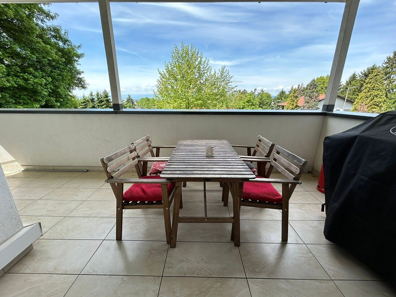 Wunderschöne 3-Zimmer-Wohnung mit rd. 16 m² Terrasse in sehr zentraler Lage im beliebten Bezirk Grazer Bezirk St. Peter – angrenzend zum Grazer Bezirk Waltendorf