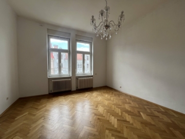 Wunderschöne 5-Zimmer-Büro-/Praxisräumlichkeit mit zwei Balkone in einem zentral gelegenen Stilaltbauzinshaus – im Grazer Bezirk St. Leonhard, 8010 Graz, Büro/Praxis