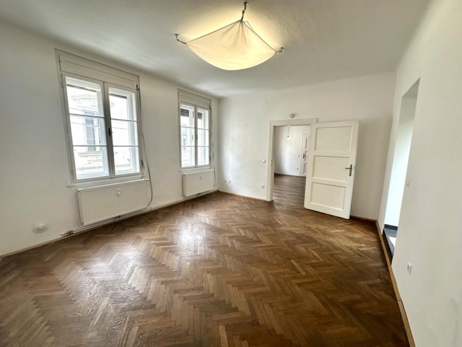 Provisionsfrei - Ideal geschnittene 2-Zimmer-Wohnung mit sonniger XXL-Terrasse und Garten im Herzen der Grazer Altstadt direkt am Karmeliterplatz, am Schloßberg und am Stadtpark - 1. Bezirk Innere Stadt - Bild