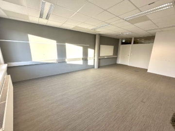 Hochwertig ausgestattete, lichtdurchflutete Bürofläche (barrierefrei!) in zentraler und frequentierter Lage im Grazer Bezirk Strassgang, 8054 Graz, Büro/Praxis