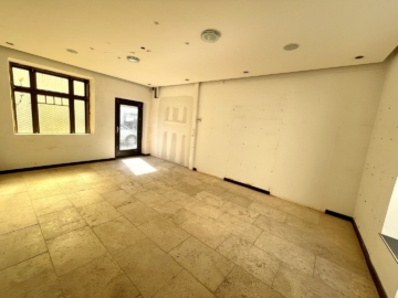 PROVISIONSFREI! Zentral gelegene Gewerbefläche nutzbar als Atelier, Lager oder Büro im Altbaujuwel in der Weizer Innenstadt, 8160 Weiz, Büro/Praxis