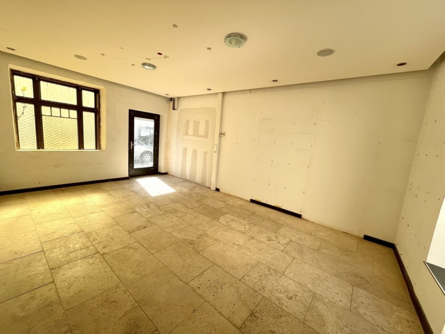 PROVISIONSFREI! Zentral gelegene Gewerbefläche nutzbar als Atelier, Lager oder Büro im Altbaujuwel in der Weizer Innenstadt - N