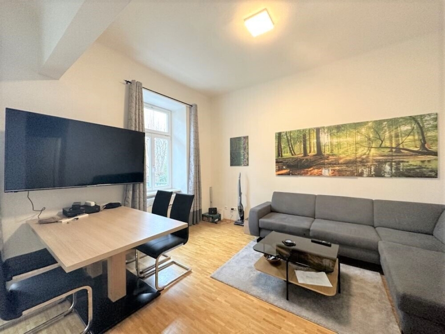 Provisionsfrei - Wunderschöne, sanierte 3-Zimmer-Wohnung mit Terrasse und Garten in zentraler Lage – WG-geeignet - Bild