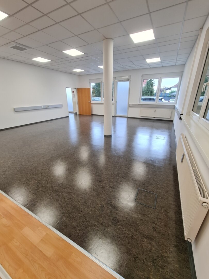 Rund 460 m² große lichtdurchflutete Bürofläche (barrierefrei!) in zentraler und frequentierter Lage im Grazer Bezirk Strassgang - Bild