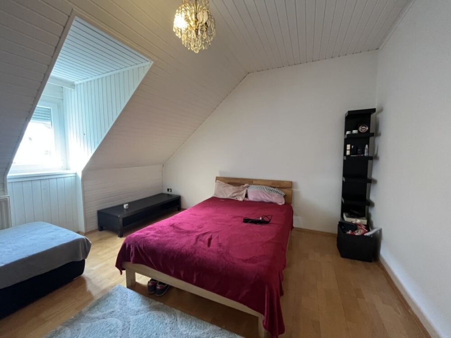 Schöne und geräumige 2-Zimmer-Wohnung mit extra Küche in zentraler Lage zum Schloss Eggenberg & FH Joanneum - Bild