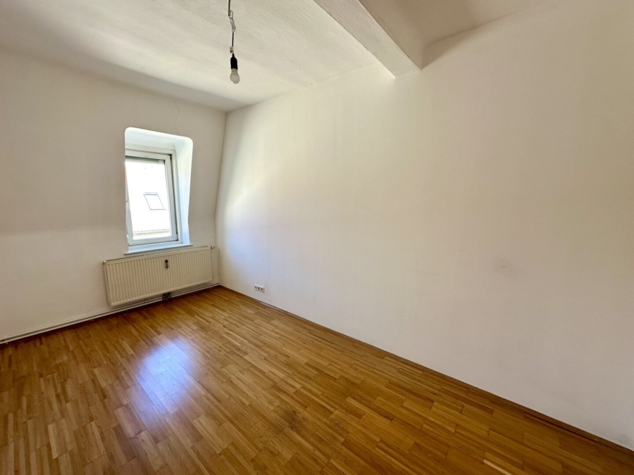 Sanierte 2-Zimmer-Wohnung mit Balkon in zentraler Innenstadtlage direkt beim Grazer Augarten - Bild