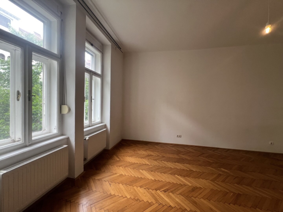 Sehr gepflegte 4-Zimmer-Wohnung mit Balkon in einem wunderschönen Stilaltbauzinshaus – im Grazer Bezirk St. Leonhard - Bild